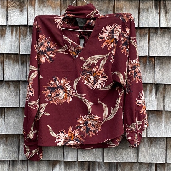 Patterned Blouse with Neck Tie - Picture 4 of 4